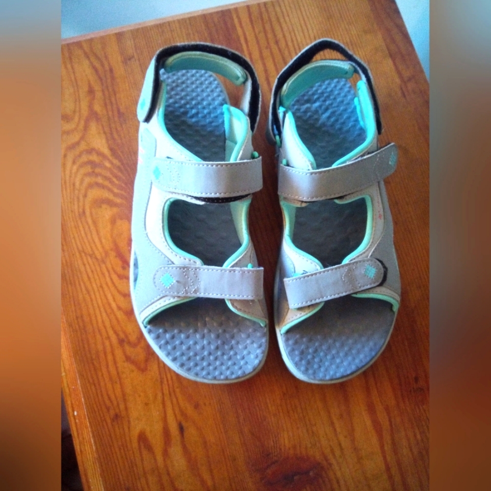 Ladies Columbia Sandals , Excellent Condition , Size 7
